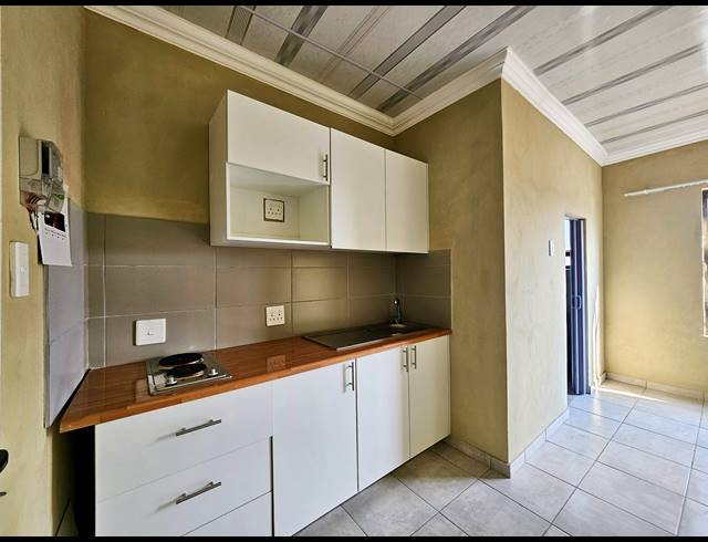 1 bed property to rent in KLOPPERPARK